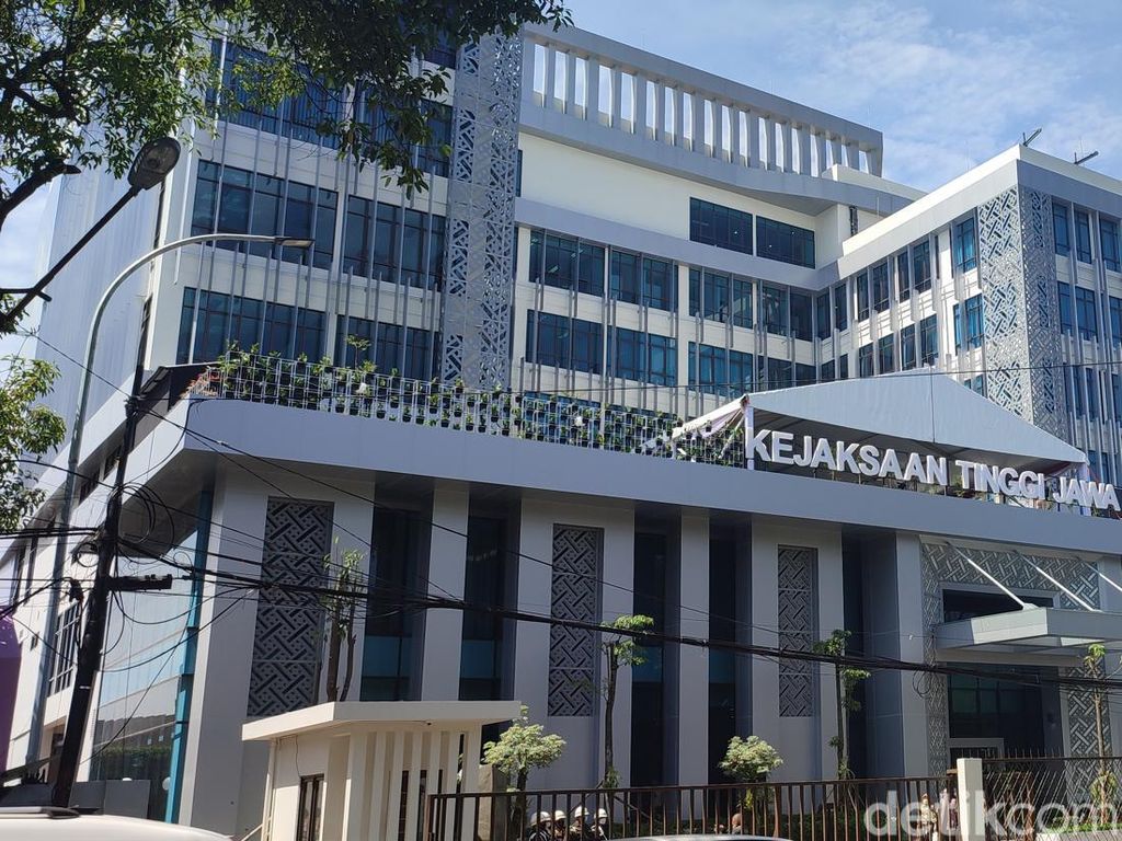 Advokat Laporkan Kasus Tukar Guling Lahan di Karawang ke Kejati Jabar